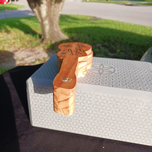 ELVIS PRESLEY PEN AND WOODEN PEN BOX HOLDER - Picture 11 of 11